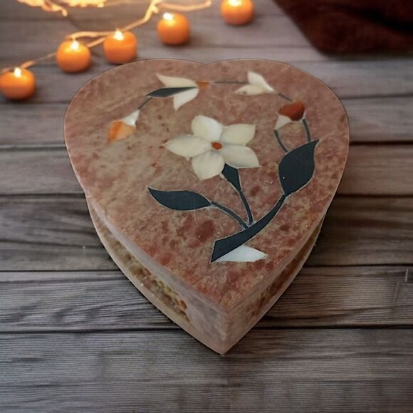 Soapstone Trinket Box Inlaid Mother of Pearl Floral Hand Carved Vintage Heart - Picture 13 of 16